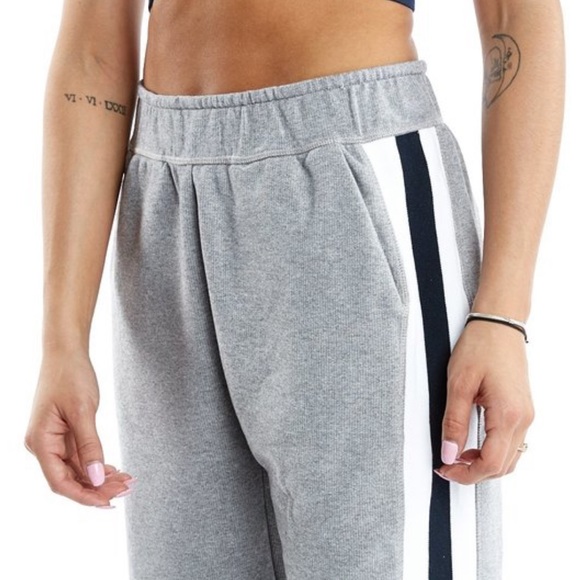 LNDR Cropped Sweatpants (4-6) - Picture 2 of 9